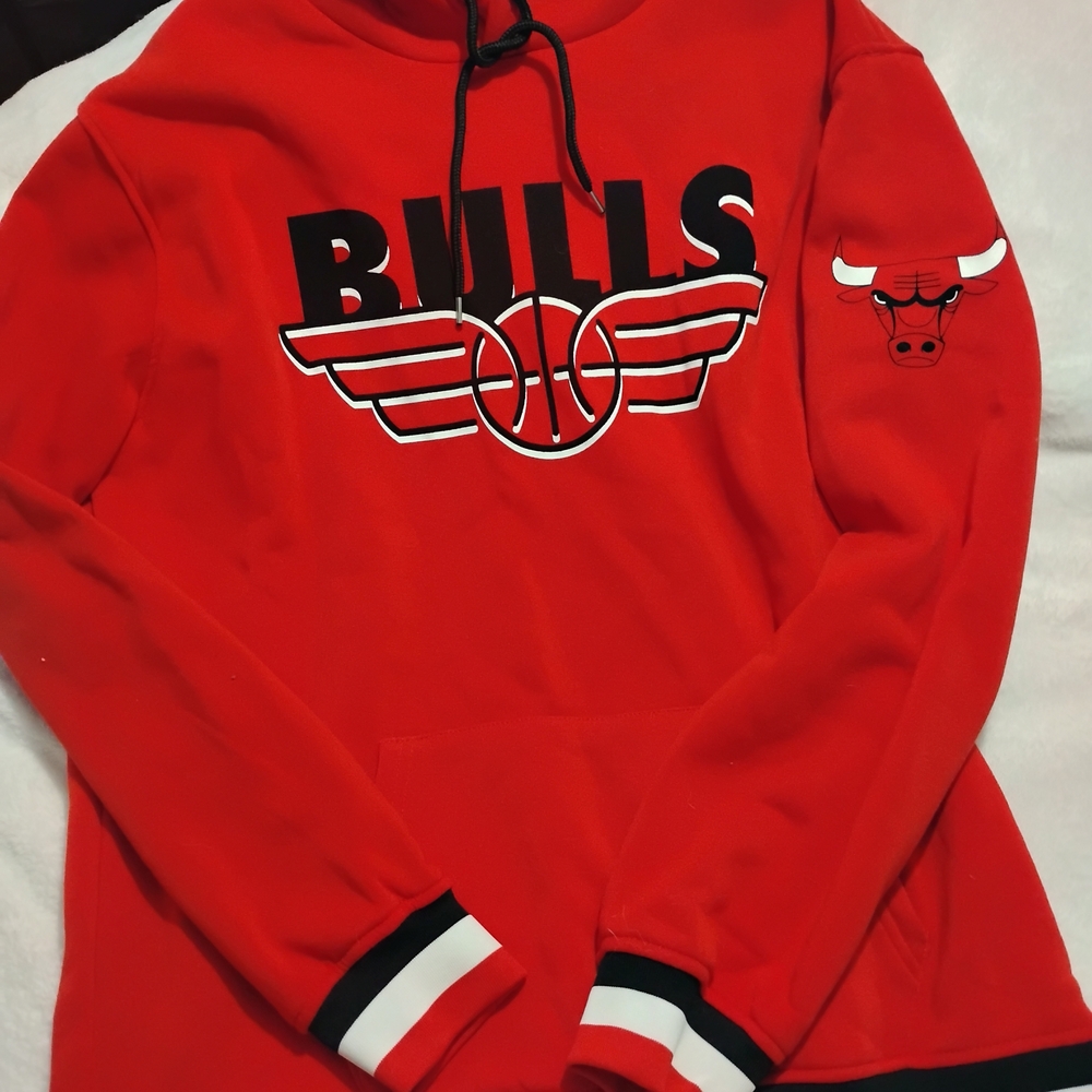 NBA Chicago Bulls Red Crewneck Sweatshirt with Team Logo